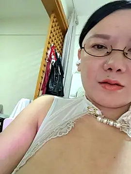 LILYsweetfcup online show from November 2025 12:32:02 PM