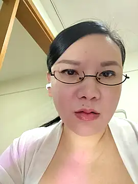 LILYsweetfcup online show from November 2025 01:32:02 PM