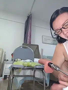 LILYsweetfcup online show from May 2026 04:27:01 PM