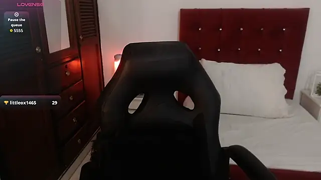 Wanda Milf online show from October 2025 09:47:01 PM