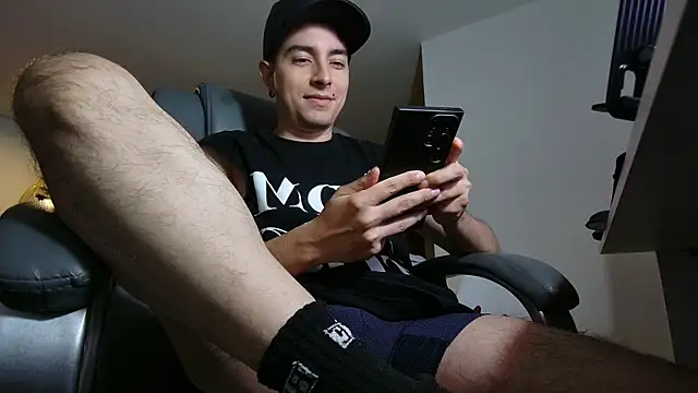 Jhoan saenz online show from December 2025 03:40:02 AM