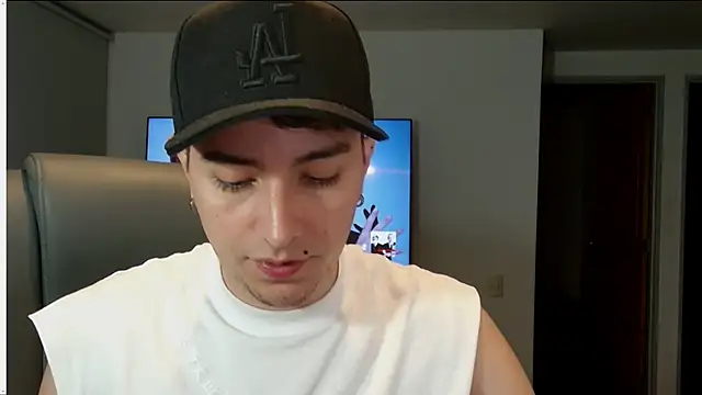 Jhoan saenz online show from October 2025 05:41:01 AM