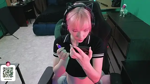 Maya Viola online show from April 2026 05:35:01 AM