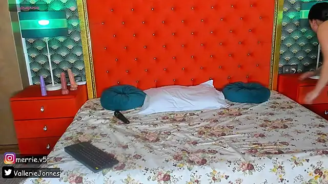 VallerieJones online show from February 2026 12:00:01 AM