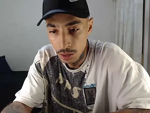 emiliano hottt online show from October 2025 08:21:01 PM