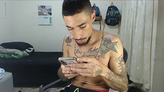 Snapshot of emiliano_hottt chatting on April 2026 08:55:01 PM emiliano hottt online show from April 2026 08:55:01 PM