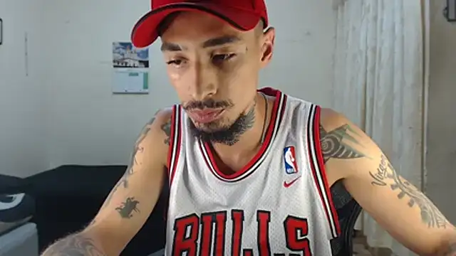 emiliano hottt online show from April 2026 09:27:01 PM