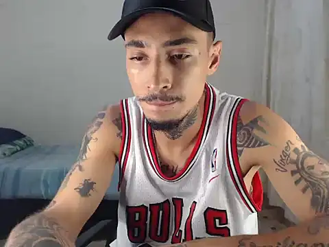 emiliano hottt online show from September 2025 09:09:01 PM