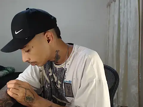 emiliano hottt online show from October 2025 12:33:02 AM