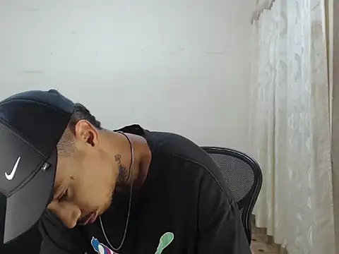 emiliano hottt online show from October 2025 03:57:01 PM