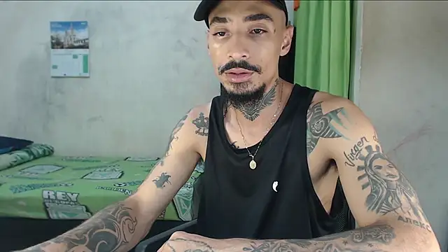 Snapshot of emiliano_hottt chatting on May 2026 08:53:02 PM emiliano hottt online show from May 2026 08:53:02 PM