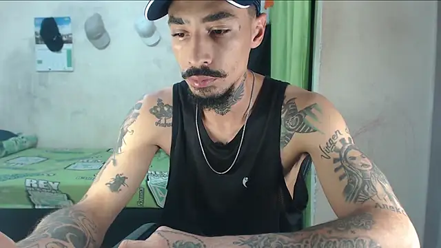 Snapshot of emiliano_hottt chatting on May 2026 01:39:01 PM emiliano hottt online show from May 2026 01:39:01 PM