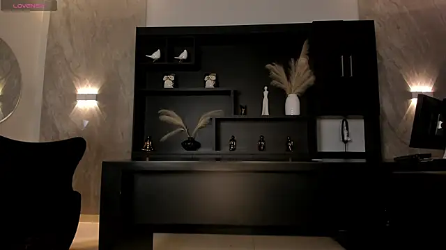 MaryLewis  online show from April 2026 12:32:02 PM