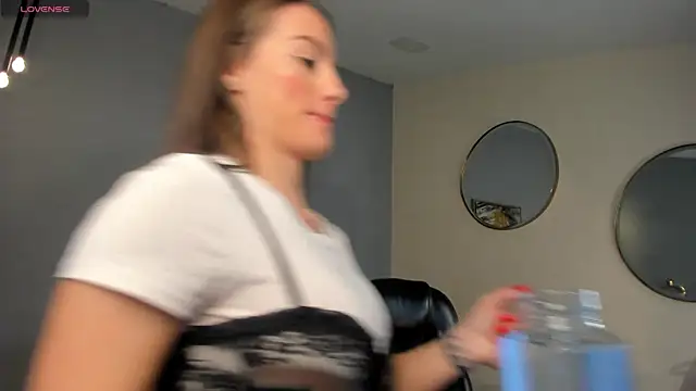 MaryLewis  online show from January 2026 01:07:01 PM