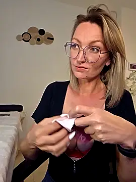 MissMialicious online show from March 2026 03:39:02 PM