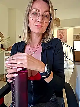 MissMialicious online show from April 2026 02:34:01 PM