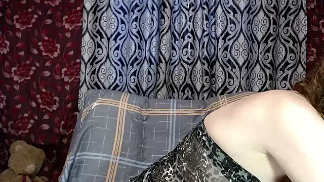 Snapshot of EmilyDoth chatting on December 2024 07:03:01 AM EmilyDoth online show from December 2024 07:03:01 AM