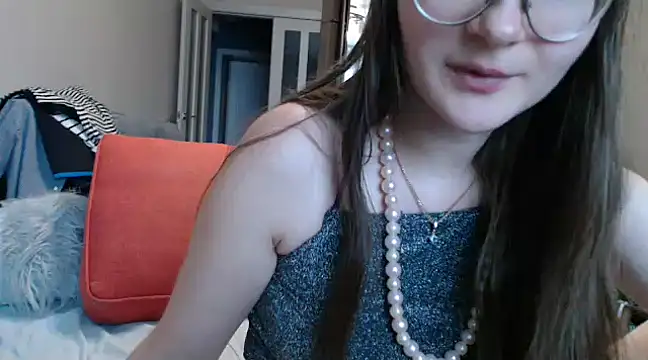 KiraGoldens online show from February 2025 10:38:02 AM