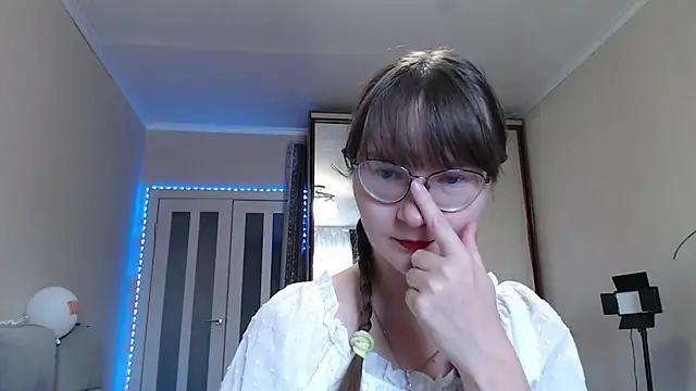 KiraGoldens online show from September 2025 05:14:02 AM