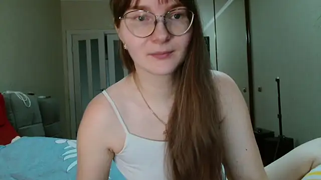 KiraGoldens online show from March 2026 12:09:01 PM