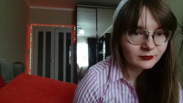 KiraGoldens online show from February 2026 08:24:02 AM