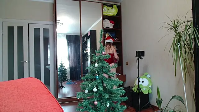 KiraGoldens online show from December 2025 09:00:01 AM