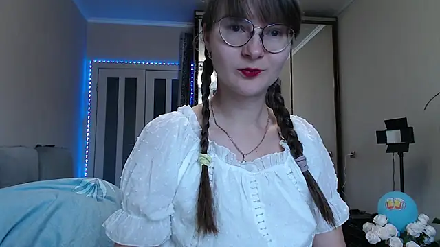 KiraGoldens online show from September 2025 06:31:02 AM