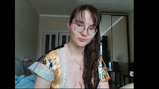 KiraGoldens online show from May 2026 09:06:02 AM