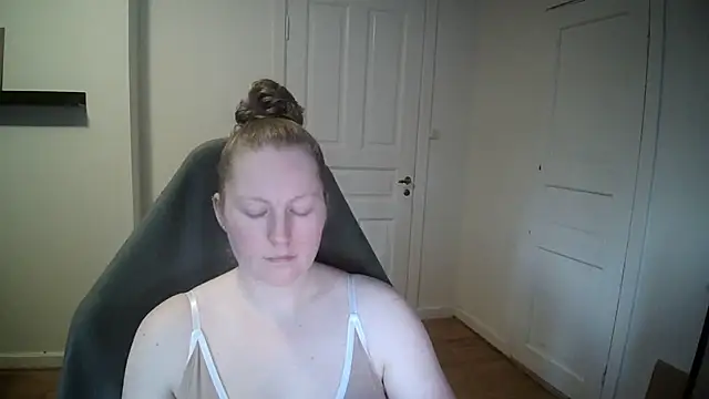 Snapshot of Girlnina-1995 chatting on February 2025 01:44:01 PM Girlnina-1995 online show from February 2025 01:44:01 PM