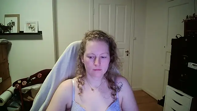 Snapshot of Girlnina-1995 chatting on February 2026 10:10:02 PM Girlnina-1995 online show from February 2026 10:10:02 PM