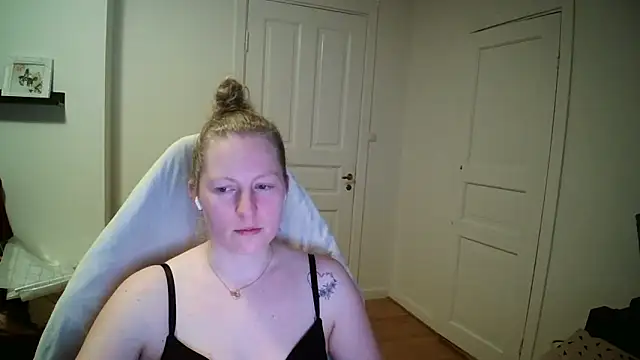 Girlnina-1995 online show from March 2026 09:33:01 PM