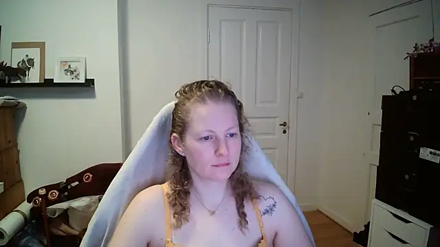 Snapshot of Girlnina-1995 chatting on February 2026 10:16:01 AM Girlnina-1995 online show from February 2026 10:16:01 AM