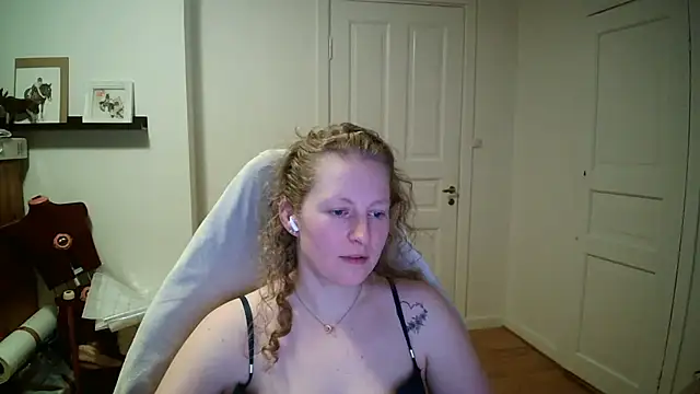 Girlnina-1995 online show from March 2026 08:49:02 PM