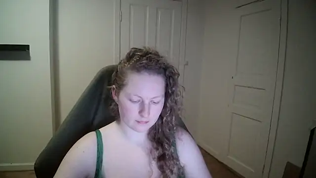 Snapshot of Girlnina-1995 chatting on February 2025 05:19:02 PM Girlnina-1995 online show from February 2025 05:19:02 PM