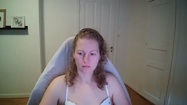 Girlnina-1995 online show from November 2025 10:19:02 AM