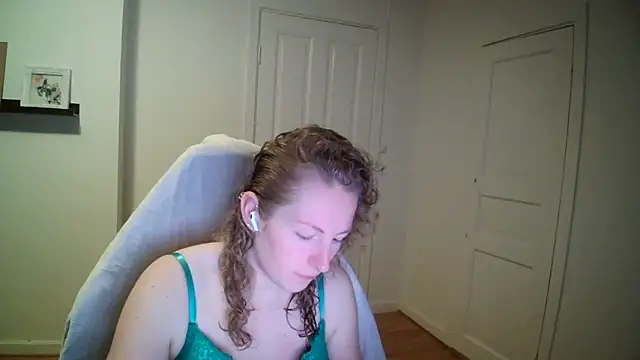 Girlnina-1995 online show from December 2025 10:03:02 AM