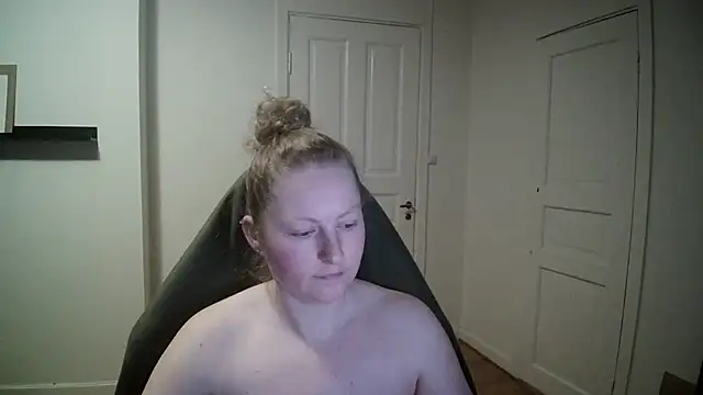 Snapshot of Girlnina-1995 chatting on February 2025 10:26:02 PM Girlnina-1995 online show from February 2025 10:26:02 PM