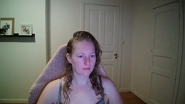 Snapshot of Girlnina-1995 chatting on October 2025 05:52:01 AM Girlnina-1995 online show from October 2025 05:52:01 AM
