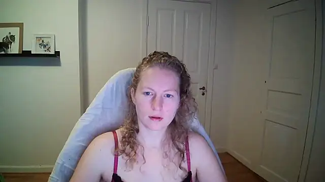 Snapshot of Girlnina-1995 chatting on October 2025 06:54:02 AM Girlnina-1995 online show from October 2025 06:54:02 AM