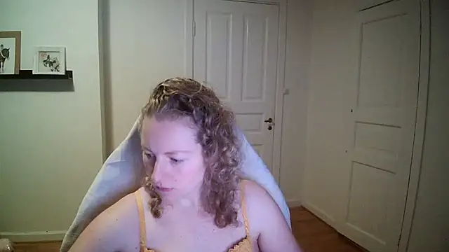 Girlnina-1995 online show from November 2025 04:07:02 PM