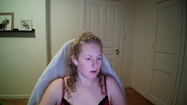 Snapshot of Girlnina-1995 chatting on October 2025 07:11:02 PM Girlnina-1995 online show from October 2025 07:11:02 PM