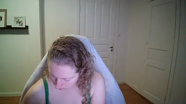 Girlnina-1995 online show from November 2025 07:24:02 AM