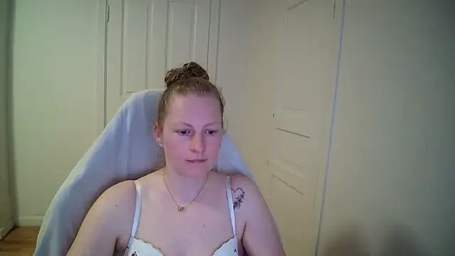 Girlnina-1995 online show from April 2026 01:52:02 PM