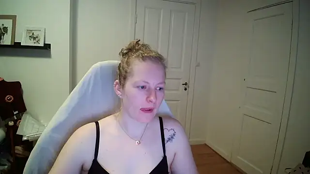 Girlnina-1995 online show from March 2026 06:36:01 AM