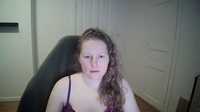 Snapshot of Girlnina-1995 chatting on February 2025 02:02:01 PM Girlnina-1995 online show from February 2025 02:02:01 PM