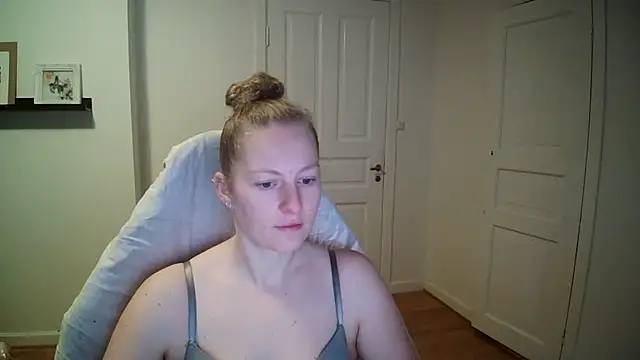 Girlnina-1995 online show from November 2025 10:05:02 AM