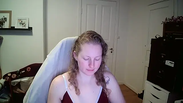 Snapshot of Girlnina-1995 chatting on February 2026 12:05:02 PM Girlnina-1995 online show from February 2026 12:05:02 PM