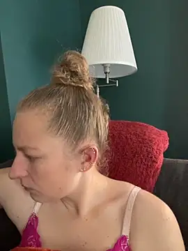 Girlnina-1995 online show from October 2025 10:36:02 AM