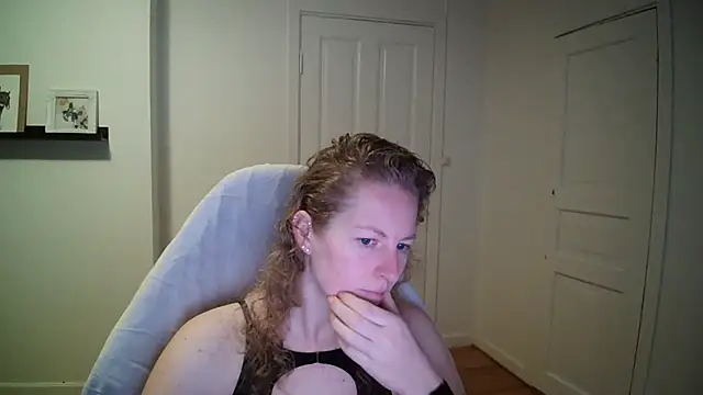 Girlnina-1995 online show from November 2025 09:01:01 AM