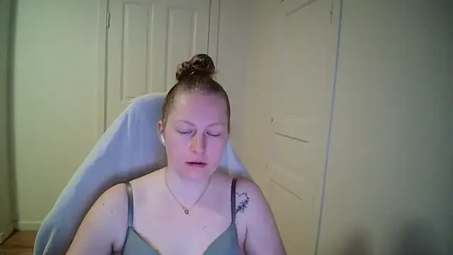 Girlnina-1995 online show from March 2026 07:32:01 AM